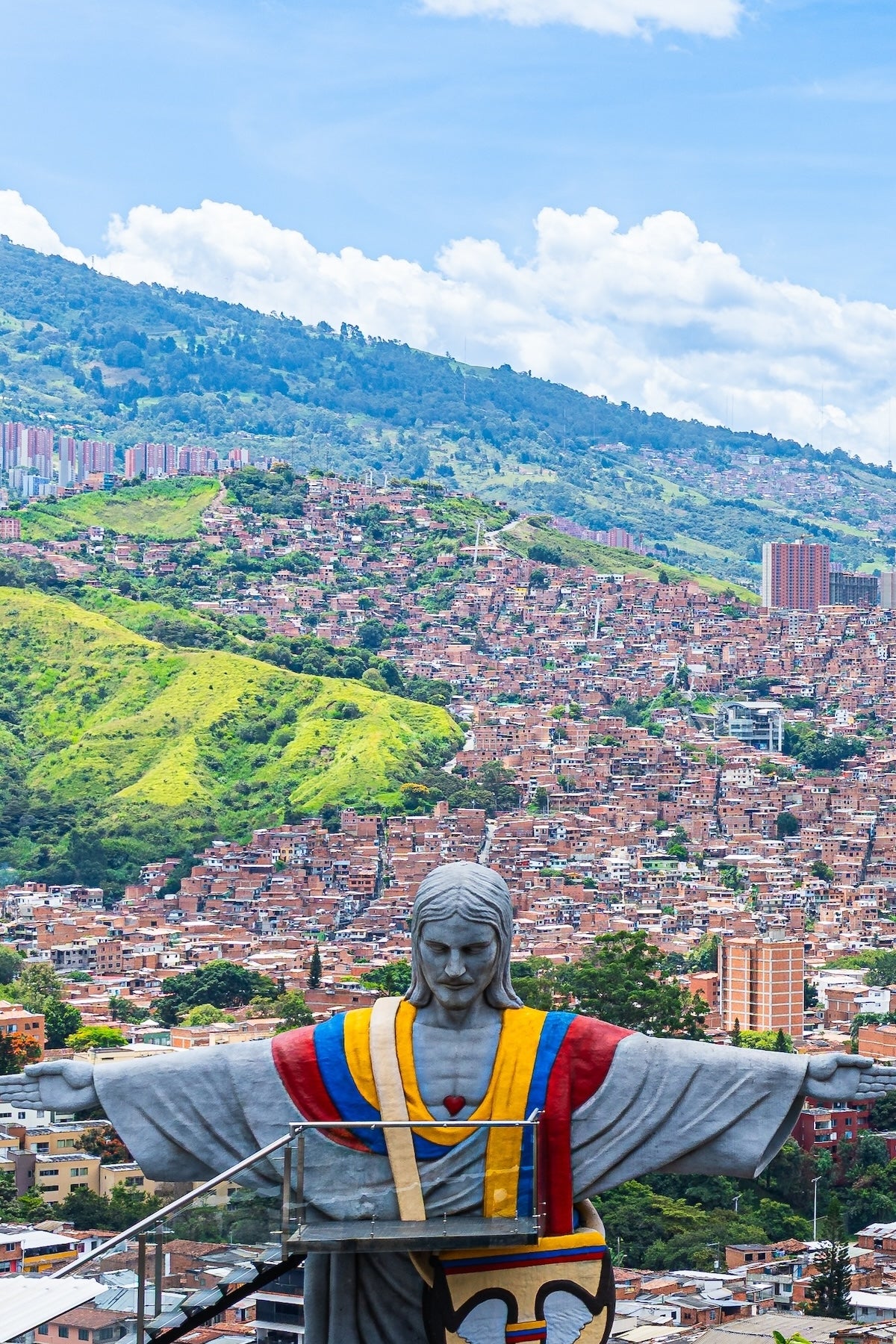 medellin-comuna-13-tour-m.jpg